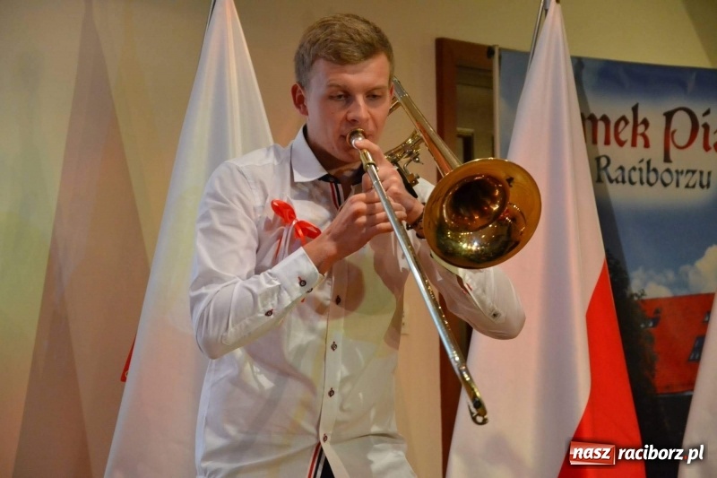 Zdjęcie w galerii na portalu naszraciborz.pl: Tu wszędzie jest nasza ojczyzna... - koncert laureatów Konkursu Pieśni, Piosenki i Poezji Patriotycznej za nami  wiadomości z regionu