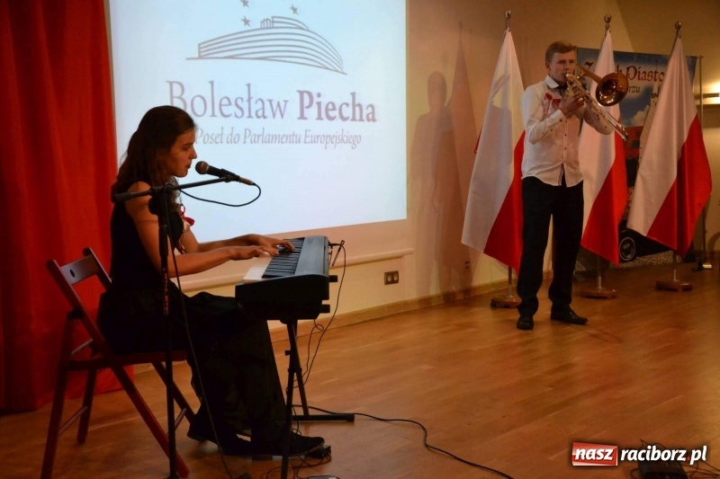 Zdjęcie w galerii na portalu naszraciborz.pl: Tu wszędzie jest nasza ojczyzna... - koncert laureatów Konkursu Pieśni, Piosenki i Poezji Patriotycznej za nami  wiadomości z regionu