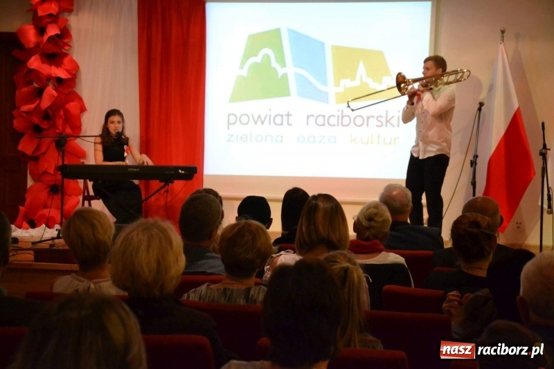 Zdjęcie w galerii na portalu naszraciborz.pl: Tu wszędzie jest nasza ojczyzna... - koncert laureatów Konkursu Pieśni, Piosenki i Poezji Patriotycznej za nami  wiadomości z regionu
