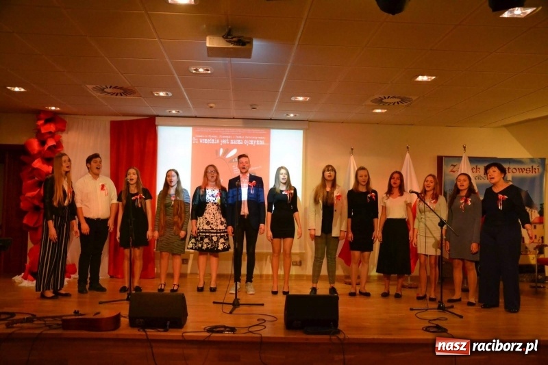 Zdjęcie w galerii na portalu naszraciborz.pl: Tu wszędzie jest nasza ojczyzna... - koncert laureatów Konkursu Pieśni, Piosenki i Poezji Patriotycznej za nami  wiadomości z regionu