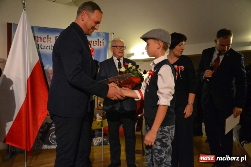 Zdjęcie w galerii na portalu naszraciborz.pl: Tu wszędzie jest nasza ojczyzna... - koncert laureatów Konkursu Pieśni, Piosenki i Poezji Patriotycznej za nami  wiadomości z regionu