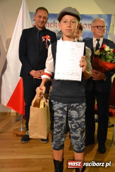 Zdjęcie w galerii na portalu naszraciborz.pl: Tu wszędzie jest nasza ojczyzna... - koncert laureatów Konkursu Pieśni, Piosenki i Poezji Patriotycznej za nami  wiadomości z regionu