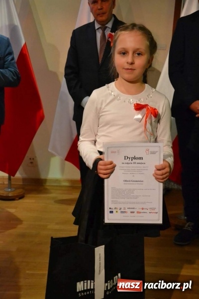 Zdjęcie w galerii na portalu naszraciborz.pl: Tu wszędzie jest nasza ojczyzna... - koncert laureatów Konkursu Pieśni, Piosenki i Poezji Patriotycznej za nami  wiadomości z regionu