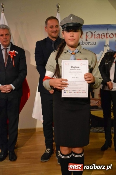 Zdjęcie w galerii na portalu naszraciborz.pl: Tu wszędzie jest nasza ojczyzna... - koncert laureatów Konkursu Pieśni, Piosenki i Poezji Patriotycznej za nami  wiadomości z regionu