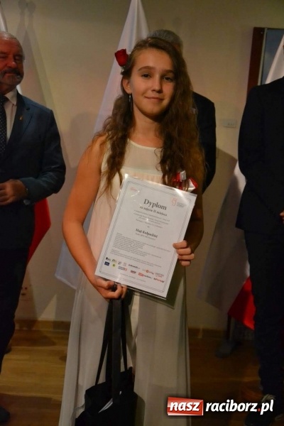 Zdjęcie w galerii na portalu naszraciborz.pl: Tu wszędzie jest nasza ojczyzna... - koncert laureatów Konkursu Pieśni, Piosenki i Poezji Patriotycznej za nami  wiadomości z regionu