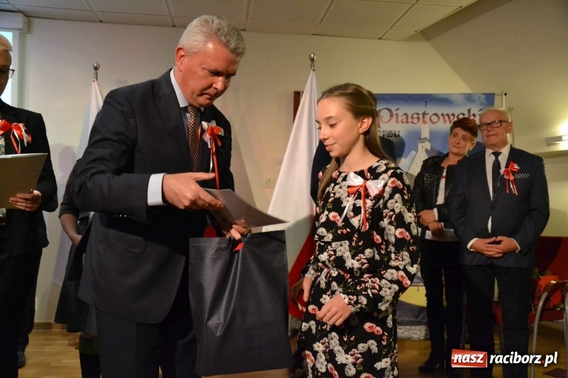 Zdjęcie w galerii na portalu naszraciborz.pl: Tu wszędzie jest nasza ojczyzna... - koncert laureatów Konkursu Pieśni, Piosenki i Poezji Patriotycznej za nami  wiadomości z regionu