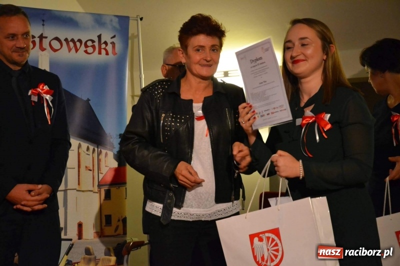 Zdjęcie w galerii na portalu naszraciborz.pl: Tu wszędzie jest nasza ojczyzna... - koncert laureatów Konkursu Pieśni, Piosenki i Poezji Patriotycznej za nami  wiadomości z regionu
