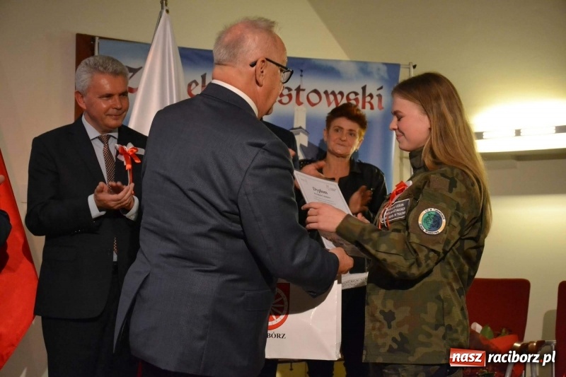 Zdjęcie w galerii na portalu naszraciborz.pl: Tu wszędzie jest nasza ojczyzna... - koncert laureatów Konkursu Pieśni, Piosenki i Poezji Patriotycznej za nami  wiadomości z regionu