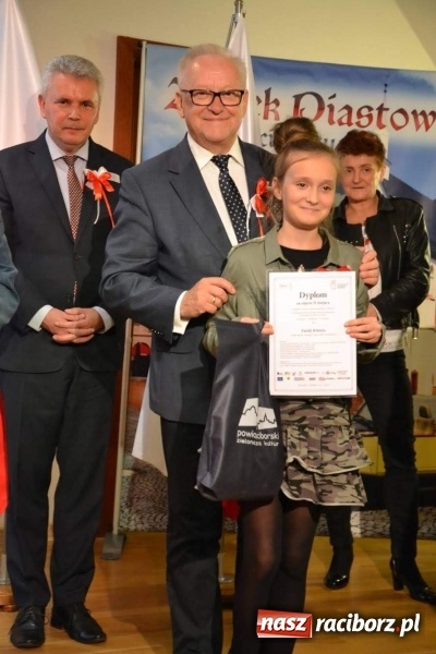 Zdjęcie w galerii na portalu naszraciborz.pl: Tu wszędzie jest nasza ojczyzna... - koncert laureatów Konkursu Pieśni, Piosenki i Poezji Patriotycznej za nami  wiadomości z regionu