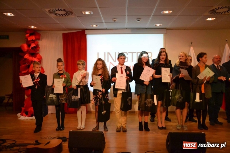 Zdjęcie w galerii na portalu naszraciborz.pl: Tu wszędzie jest nasza ojczyzna... - koncert laureatów Konkursu Pieśni, Piosenki i Poezji Patriotycznej za nami  wiadomości z regionu