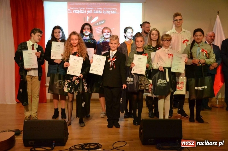 Zdjęcie w galerii na portalu naszraciborz.pl: Tu wszędzie jest nasza ojczyzna... - koncert laureatów Konkursu Pieśni, Piosenki i Poezji Patriotycznej za nami  wiadomości z regionu
