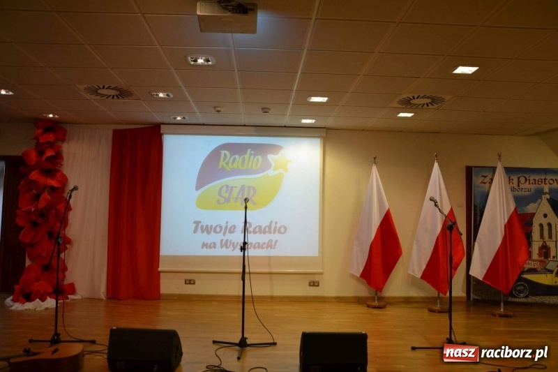 Zdjęcie w galerii na portalu naszraciborz.pl: Tu wszędzie jest nasza ojczyzna... - koncert laureatów Konkursu Pieśni, Piosenki i Poezji Patriotycznej za nami  wiadomości z regionu