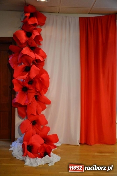 Zdjęcie w galerii na portalu naszraciborz.pl: Tu wszędzie jest nasza ojczyzna... - koncert laureatów Konkursu Pieśni, Piosenki i Poezji Patriotycznej za nami  wiadomości z regionu