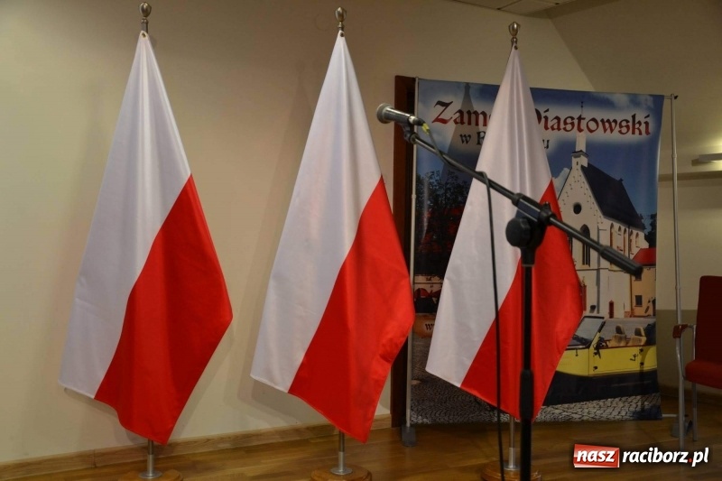 Zdjęcie w galerii na portalu naszraciborz.pl: Tu wszędzie jest nasza ojczyzna... - koncert laureatów Konkursu Pieśni, Piosenki i Poezji Patriotycznej za nami  wiadomości z regionu