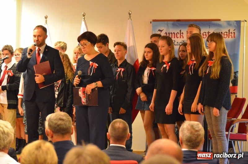 Zdjęcie w galerii na portalu naszraciborz.pl: Tu wszędzie jest nasza ojczyzna... - koncert laureatów Konkursu Pieśni, Piosenki i Poezji Patriotycznej za nami  wiadomości z regionu