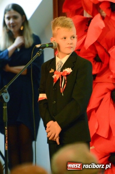 Zdjęcie w galerii na portalu naszraciborz.pl: Tu wszędzie jest nasza ojczyzna... - koncert laureatów Konkursu Pieśni, Piosenki i Poezji Patriotycznej za nami  wiadomości z regionu