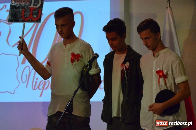 Zdjęcie w galerii na portalu naszraciborz.pl: Tu wszędzie jest nasza ojczyzna... - koncert laureatów Konkursu Pieśni, Piosenki i Poezji Patriotycznej za nami  wiadomości z regionu