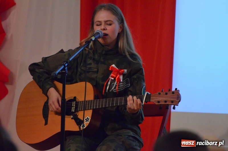 Zdjęcie w galerii na portalu naszraciborz.pl: Tu wszędzie jest nasza ojczyzna... - koncert laureatów Konkursu Pieśni, Piosenki i Poezji Patriotycznej za nami  wiadomości z regionu