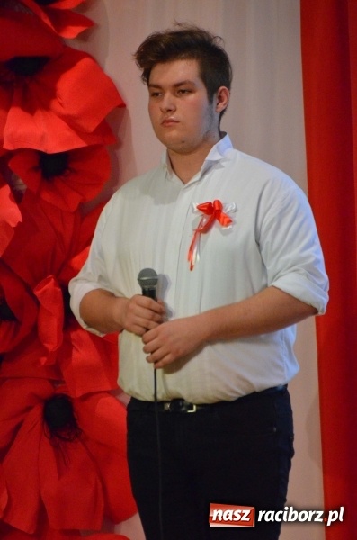 Zdjęcie w galerii na portalu naszraciborz.pl: Tu wszędzie jest nasza ojczyzna... - koncert laureatów Konkursu Pieśni, Piosenki i Poezji Patriotycznej za nami  wiadomości z regionu