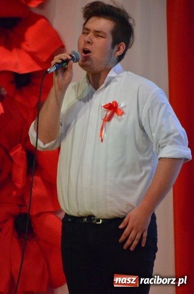 Zdjęcie w galerii na portalu naszraciborz.pl: Tu wszędzie jest nasza ojczyzna... - koncert laureatów Konkursu Pieśni, Piosenki i Poezji Patriotycznej za nami  wiadomości z regionu