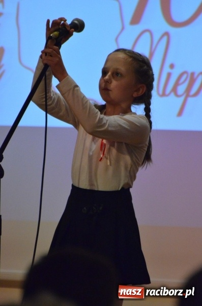 Zdjęcie w galerii na portalu naszraciborz.pl: Tu wszędzie jest nasza ojczyzna... - koncert laureatów Konkursu Pieśni, Piosenki i Poezji Patriotycznej za nami  wiadomości z regionu