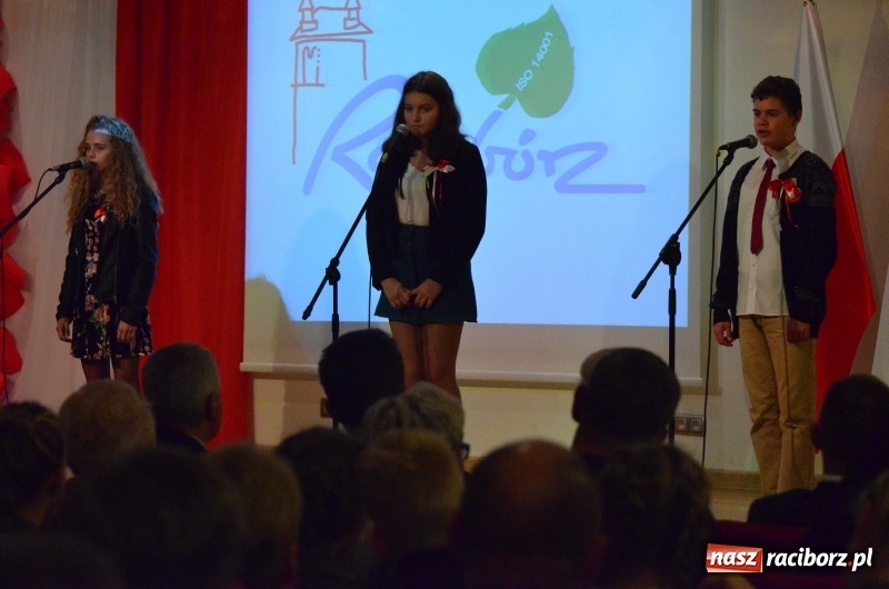 Zdjęcie w galerii na portalu naszraciborz.pl: Tu wszędzie jest nasza ojczyzna... - koncert laureatów Konkursu Pieśni, Piosenki i Poezji Patriotycznej za nami  wiadomości z regionu