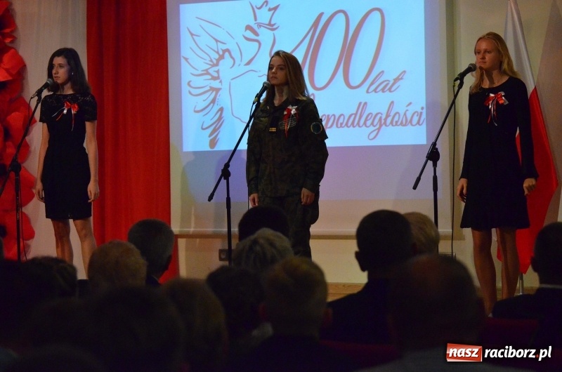 Zdjęcie w galerii na portalu naszraciborz.pl: Tu wszędzie jest nasza ojczyzna... - koncert laureatów Konkursu Pieśni, Piosenki i Poezji Patriotycznej za nami  wiadomości z regionu