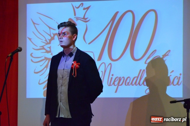 Zdjęcie w galerii na portalu naszraciborz.pl: Tu wszędzie jest nasza ojczyzna... - koncert laureatów Konkursu Pieśni, Piosenki i Poezji Patriotycznej za nami  wiadomości z regionu