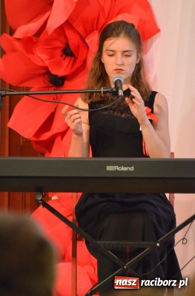 Zdjęcie w galerii na portalu naszraciborz.pl: Tu wszędzie jest nasza ojczyzna... - koncert laureatów Konkursu Pieśni, Piosenki i Poezji Patriotycznej za nami  wiadomości z regionu