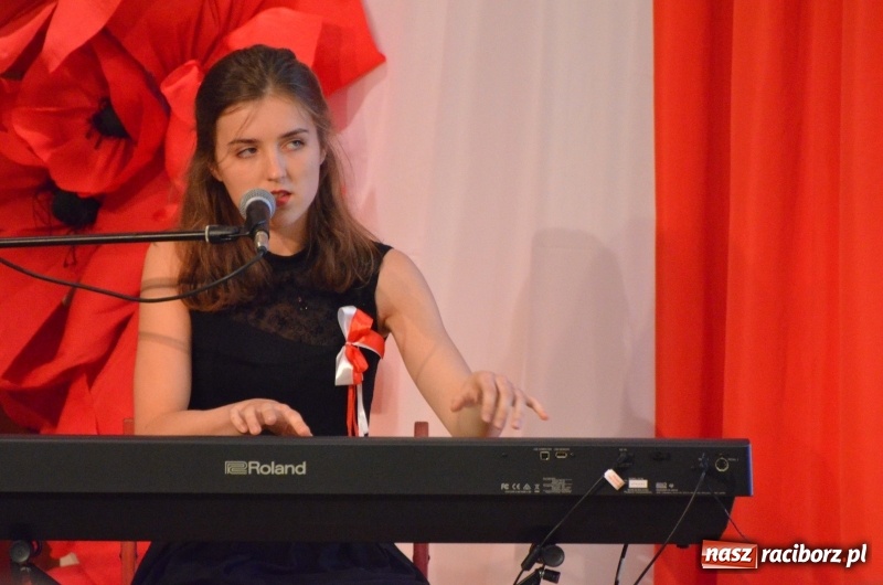 Zdjęcie w galerii na portalu naszraciborz.pl: Tu wszędzie jest nasza ojczyzna... - koncert laureatów Konkursu Pieśni, Piosenki i Poezji Patriotycznej za nami  wiadomości z regionu