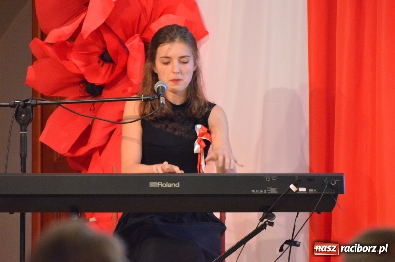 Zdjęcie w galerii na portalu naszraciborz.pl: Tu wszędzie jest nasza ojczyzna... - koncert laureatów Konkursu Pieśni, Piosenki i Poezji Patriotycznej za nami  wiadomości z regionu