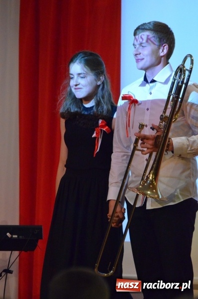 Zdjęcie w galerii na portalu naszraciborz.pl: Tu wszędzie jest nasza ojczyzna... - koncert laureatów Konkursu Pieśni, Piosenki i Poezji Patriotycznej za nami  wiadomości z regionu