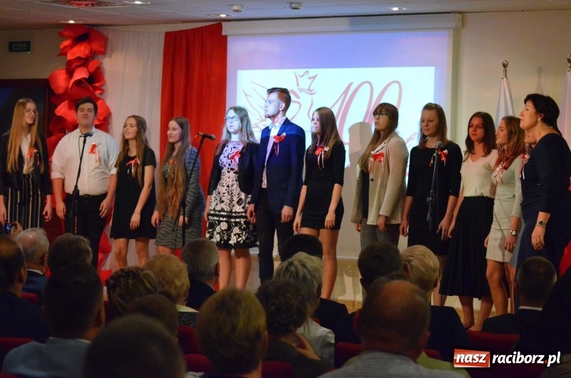 Zdjęcie w galerii na portalu naszraciborz.pl: Tu wszędzie jest nasza ojczyzna... - koncert laureatów Konkursu Pieśni, Piosenki i Poezji Patriotycznej za nami  wiadomości z regionu