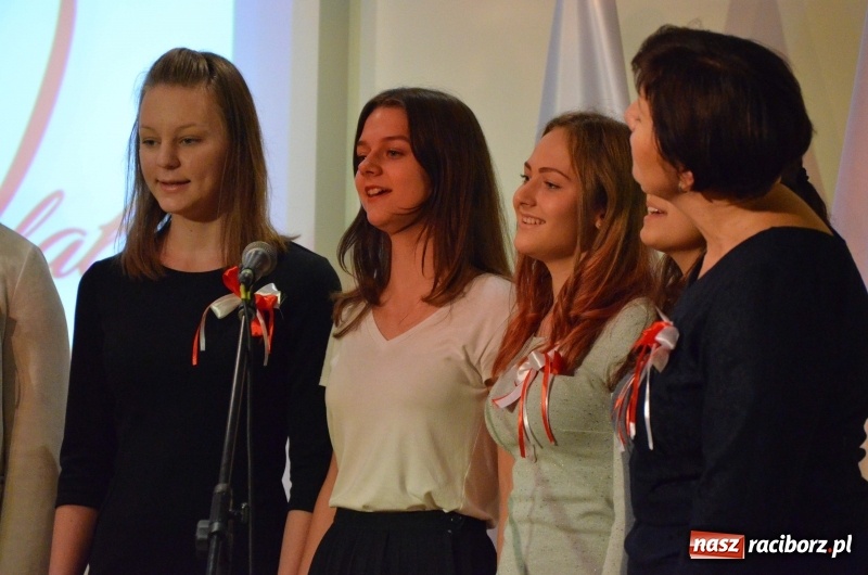 Zdjęcie w galerii na portalu naszraciborz.pl: Tu wszędzie jest nasza ojczyzna... - koncert laureatów Konkursu Pieśni, Piosenki i Poezji Patriotycznej za nami  wiadomości z regionu