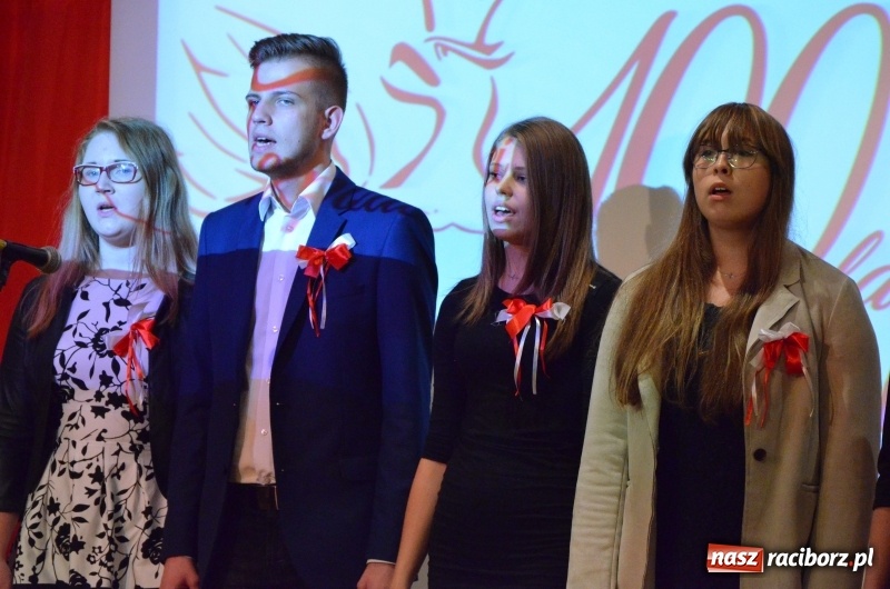Zdjęcie w galerii na portalu naszraciborz.pl: Tu wszędzie jest nasza ojczyzna... - koncert laureatów Konkursu Pieśni, Piosenki i Poezji Patriotycznej za nami  wiadomości z regionu