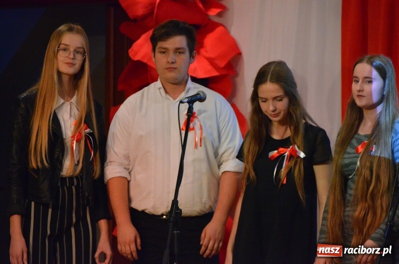 Zdjęcie w galerii na portalu naszraciborz.pl: Tu wszędzie jest nasza ojczyzna... - koncert laureatów Konkursu Pieśni, Piosenki i Poezji Patriotycznej za nami  wiadomości z regionu