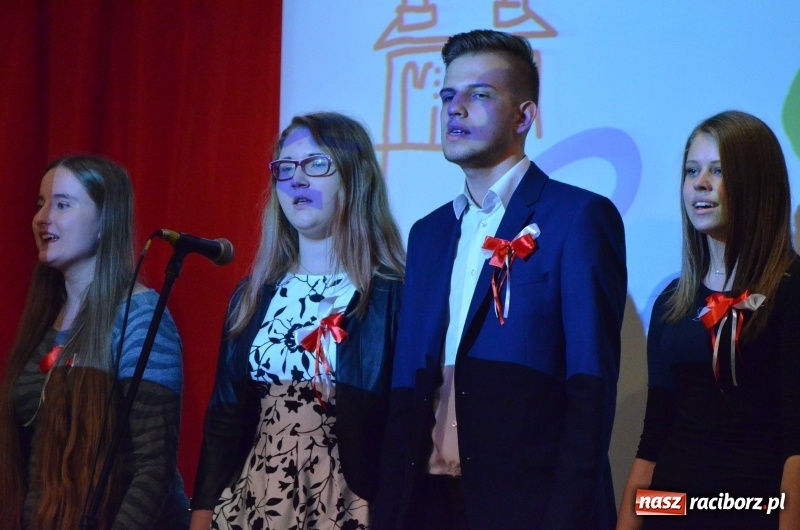 Zdjęcie w galerii na portalu naszraciborz.pl: Tu wszędzie jest nasza ojczyzna... - koncert laureatów Konkursu Pieśni, Piosenki i Poezji Patriotycznej za nami  wiadomości z regionu