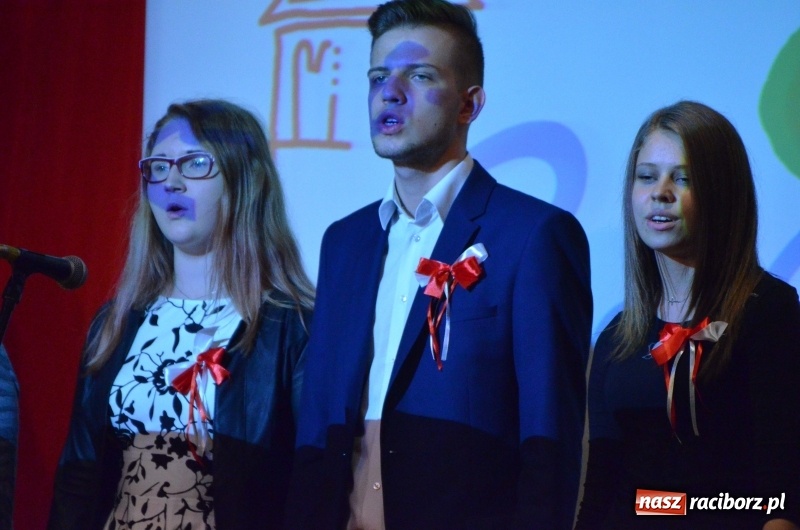 Zdjęcie w galerii na portalu naszraciborz.pl: Tu wszędzie jest nasza ojczyzna... - koncert laureatów Konkursu Pieśni, Piosenki i Poezji Patriotycznej za nami  wiadomości z regionu
