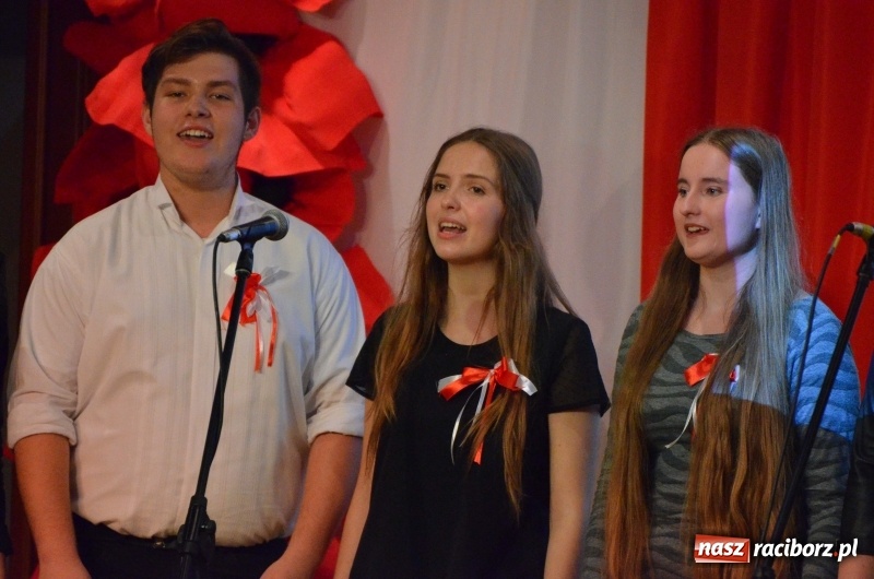 Zdjęcie w galerii na portalu naszraciborz.pl: Tu wszędzie jest nasza ojczyzna... - koncert laureatów Konkursu Pieśni, Piosenki i Poezji Patriotycznej za nami  wiadomości z regionu