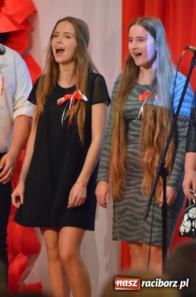 Zdjęcie w galerii na portalu naszraciborz.pl: Tu wszędzie jest nasza ojczyzna... - koncert laureatów Konkursu Pieśni, Piosenki i Poezji Patriotycznej za nami  wiadomości z regionu