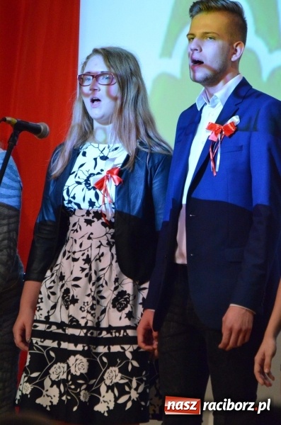 Zdjęcie w galerii na portalu naszraciborz.pl: Tu wszędzie jest nasza ojczyzna... - koncert laureatów Konkursu Pieśni, Piosenki i Poezji Patriotycznej za nami  wiadomości z regionu