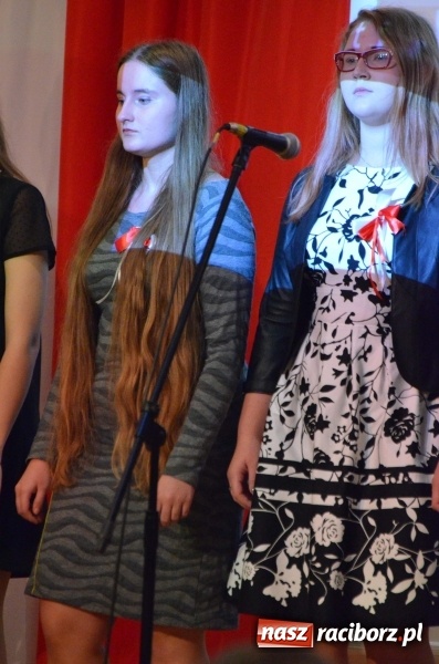 Zdjęcie w galerii na portalu naszraciborz.pl: Tu wszędzie jest nasza ojczyzna... - koncert laureatów Konkursu Pieśni, Piosenki i Poezji Patriotycznej za nami  wiadomości z regionu