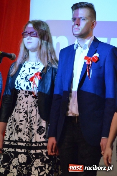 Zdjęcie w galerii na portalu naszraciborz.pl: Tu wszędzie jest nasza ojczyzna... - koncert laureatów Konkursu Pieśni, Piosenki i Poezji Patriotycznej za nami  wiadomości z regionu