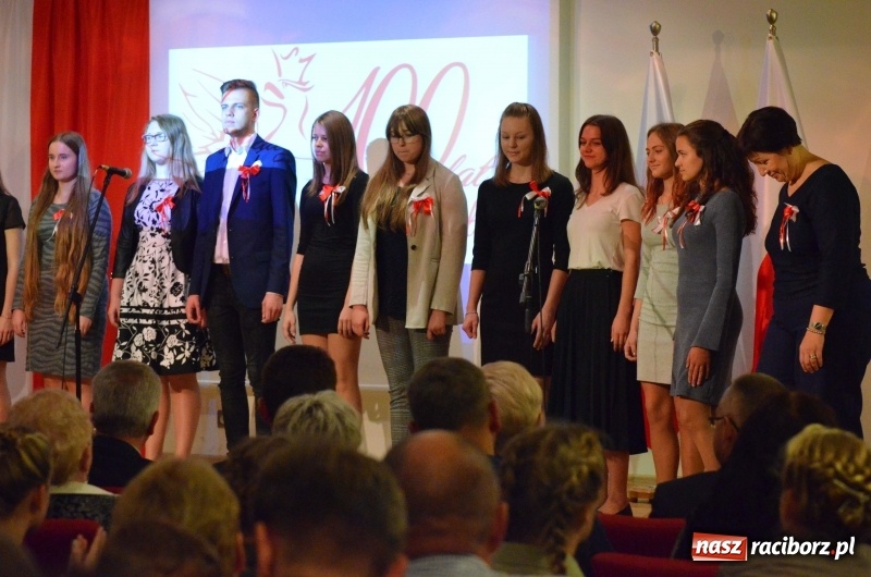 Zdjęcie w galerii na portalu naszraciborz.pl: Tu wszędzie jest nasza ojczyzna... - koncert laureatów Konkursu Pieśni, Piosenki i Poezji Patriotycznej za nami  wiadomości z regionu