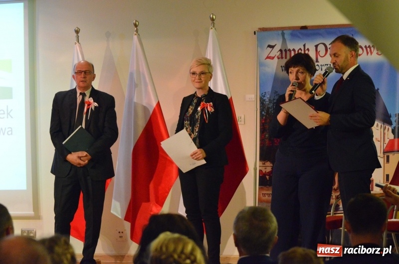 Zdjęcie w galerii na portalu naszraciborz.pl: Tu wszędzie jest nasza ojczyzna... - koncert laureatów Konkursu Pieśni, Piosenki i Poezji Patriotycznej za nami  wiadomości z regionu