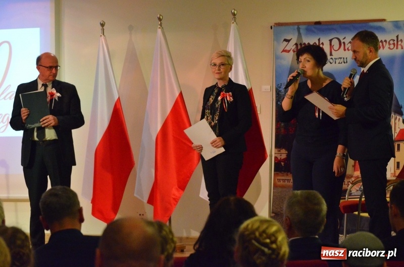 Zdjęcie w galerii na portalu naszraciborz.pl: Tu wszędzie jest nasza ojczyzna... - koncert laureatów Konkursu Pieśni, Piosenki i Poezji Patriotycznej za nami  wiadomości z regionu
