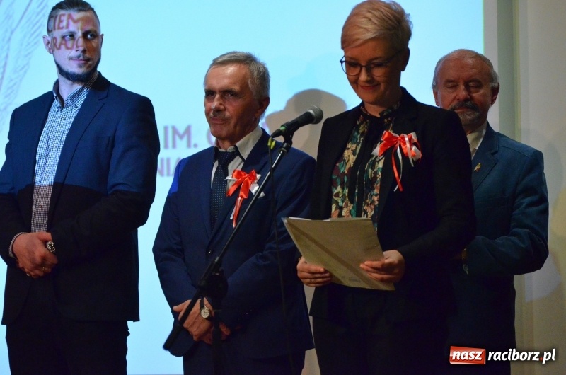 Zdjęcie w galerii na portalu naszraciborz.pl: Tu wszędzie jest nasza ojczyzna... - koncert laureatów Konkursu Pieśni, Piosenki i Poezji Patriotycznej za nami  wiadomości z regionu