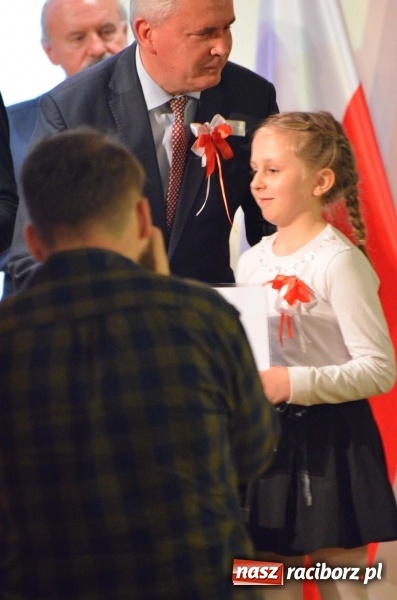 Zdjęcie w galerii na portalu naszraciborz.pl: Tu wszędzie jest nasza ojczyzna... - koncert laureatów Konkursu Pieśni, Piosenki i Poezji Patriotycznej za nami  wiadomości z regionu