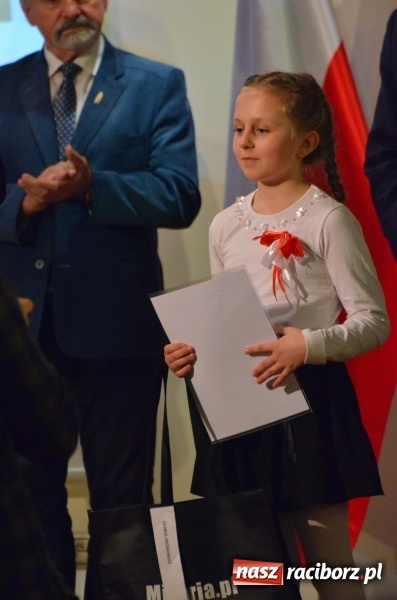 Zdjęcie w galerii na portalu naszraciborz.pl: Tu wszędzie jest nasza ojczyzna... - koncert laureatów Konkursu Pieśni, Piosenki i Poezji Patriotycznej za nami  wiadomości z regionu
