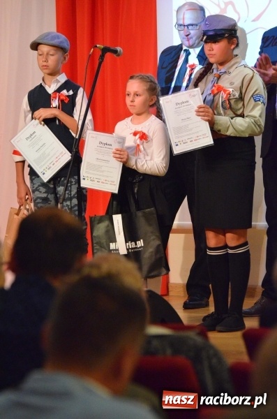 Zdjęcie w galerii na portalu naszraciborz.pl: Tu wszędzie jest nasza ojczyzna... - koncert laureatów Konkursu Pieśni, Piosenki i Poezji Patriotycznej za nami  wiadomości z regionu